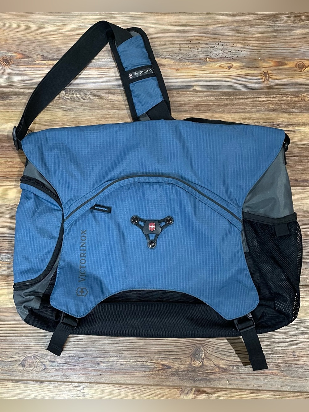 Victorinox Swiss Army Messenger Bag Blue Canvas School Office Commute Backpack